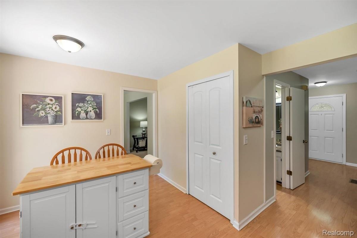 748 Burlington Road Canton, MI 48188 - Photo 12 of 43 13-748 Burlington Rd-WindowStill-Re.jpg