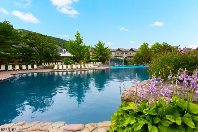 $124,999 | 2 Chamonix Drive, Unit 212, Vernon, NJ 07462