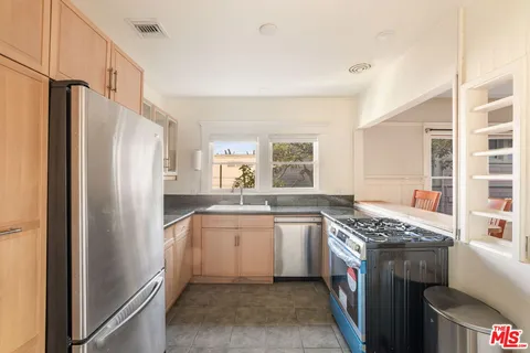 $3,495,000 | 33 Breeze Avenue, Venice, CA 90291
