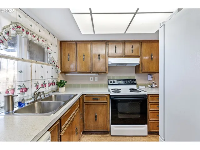 $419,901 | 1925 Harvard Drive, Eugene, OR 97405