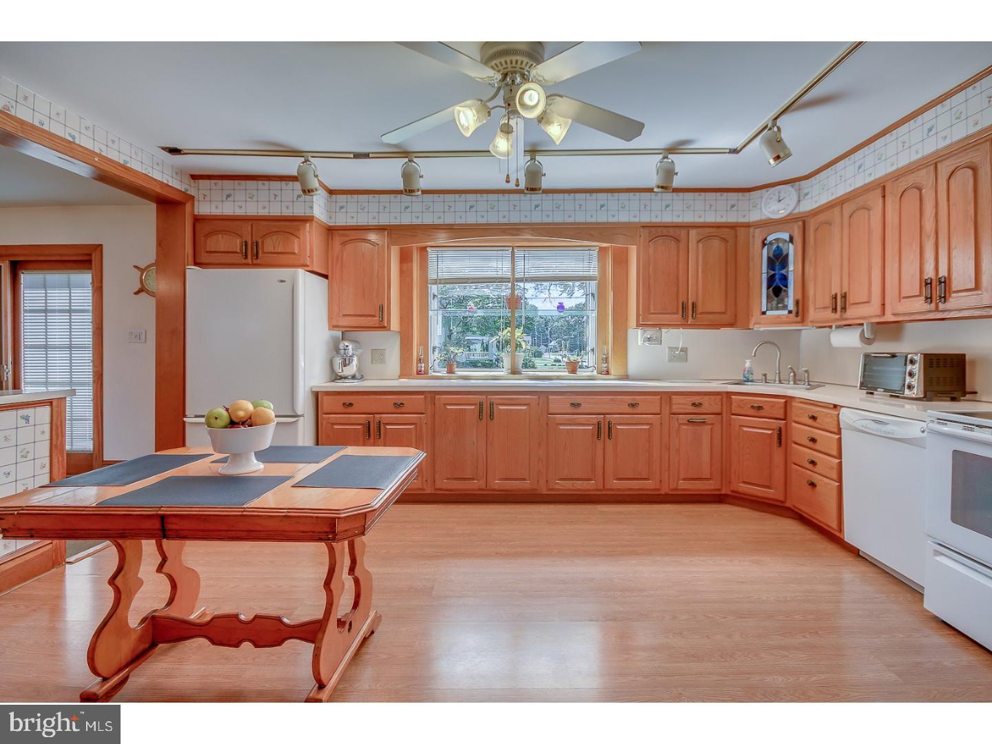 18 Ridley Avenue Aldan, PA 19018 - Photo 11 of 25 Kitchen