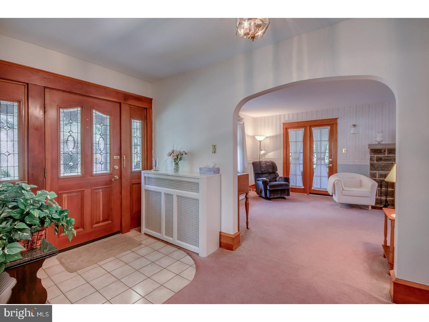 18 Ridley Avenue Aldan, PA 19018 - Photo 4 of 25 Foyer