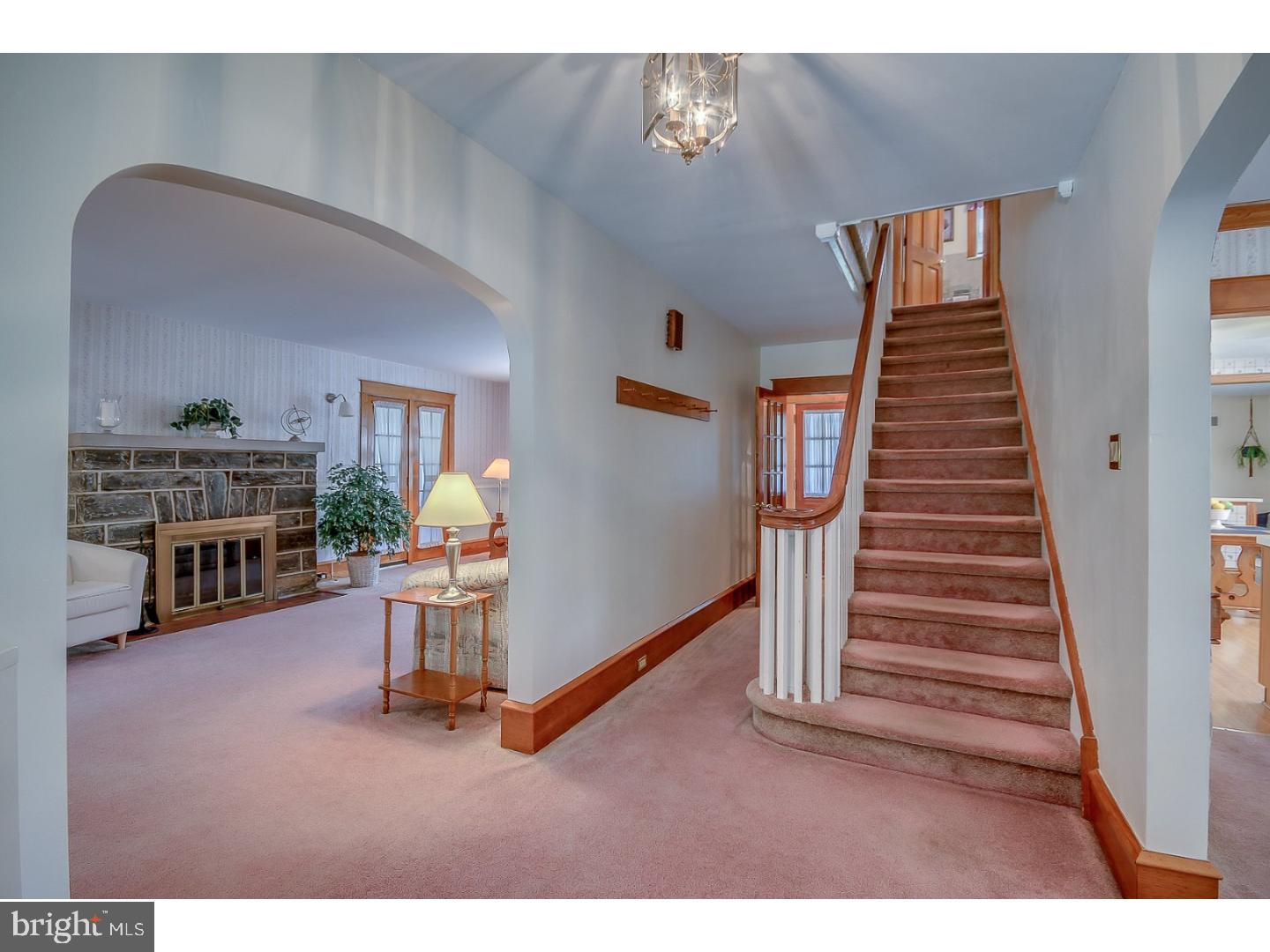 18 Ridley Avenue Aldan, PA 19018 - Photo 5 of 25 Foyer