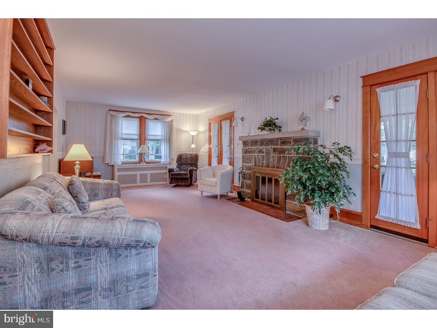 18 Ridley Avenue Aldan, PA 19018 - Photo 8 of 25 Living Room