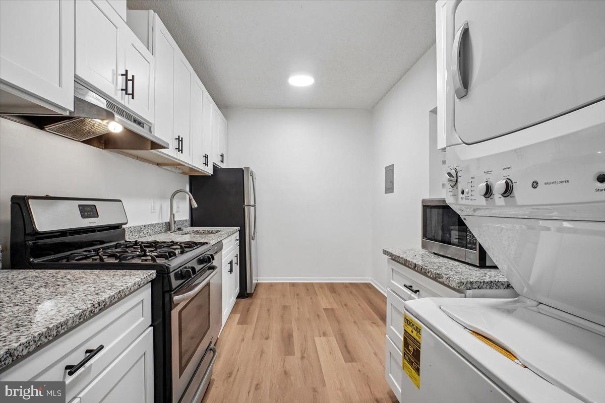 11805 Breton Court, Unit 1A Reston, VA 20191 - Photo 14 of 22 Updated kitchen
