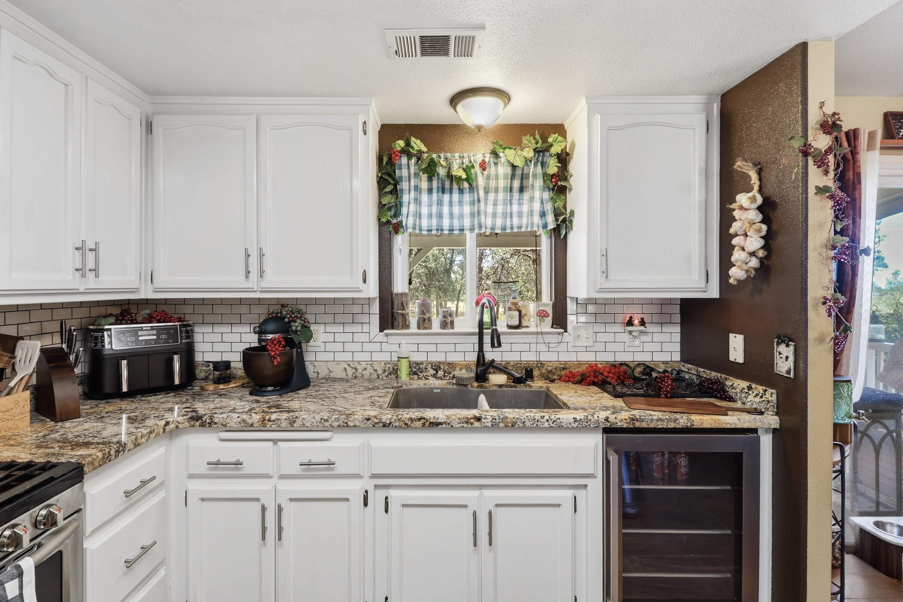 5094 Wilson Hill Road Manton, CA 96059 - Photo 11 of 30 KITCHEN