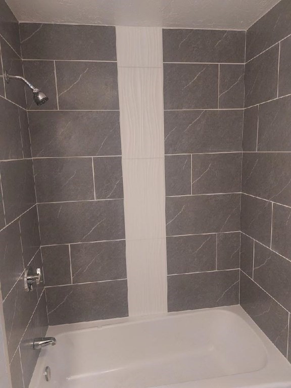 120 Fellsview Road, Unit 124 Stoneham, MA 02180 - Photo 10 of 20 a bathroom with a bath tub