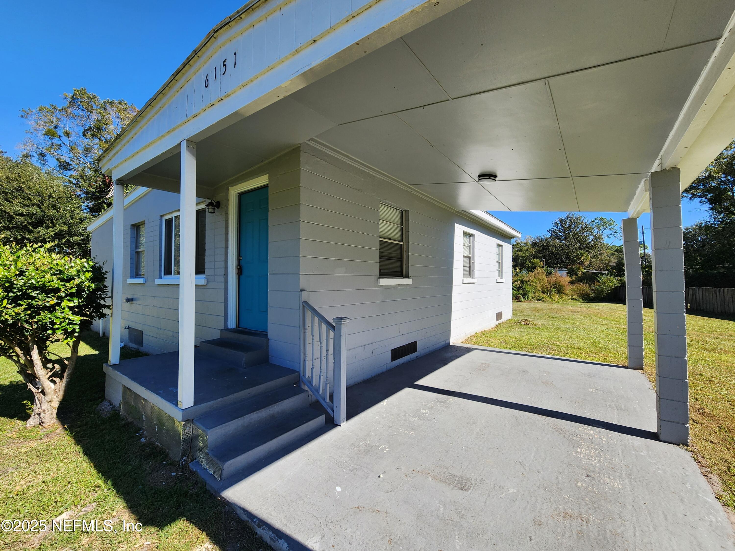 6151 Ardisia Road West Jacksonville, FL 32209 - Photo 3 of 18 a view of an entryway