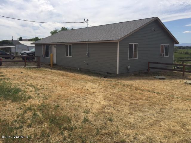 2708 Birchfield Road Yakima, WA 98901 - Photo 1 of 13 a backyard of a house