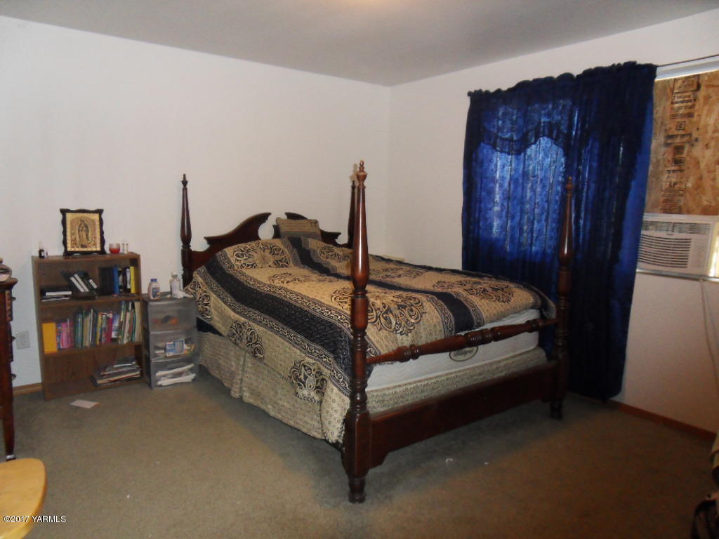 2708 Birchfield Road Yakima, WA 98901 - Photo 6 of 13 a bed sitting in a room next to a window