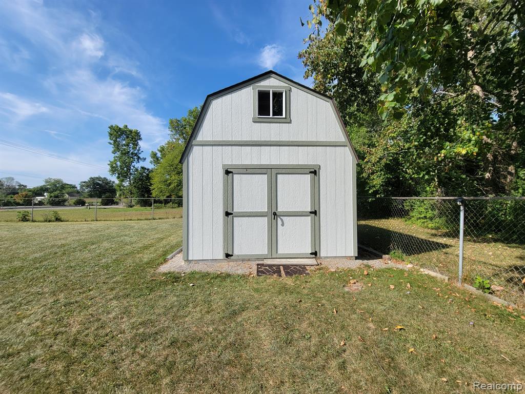 8486 Silver Lake Road Linden, MI 48451 - Photo 26 of 34 Gallery Image 26