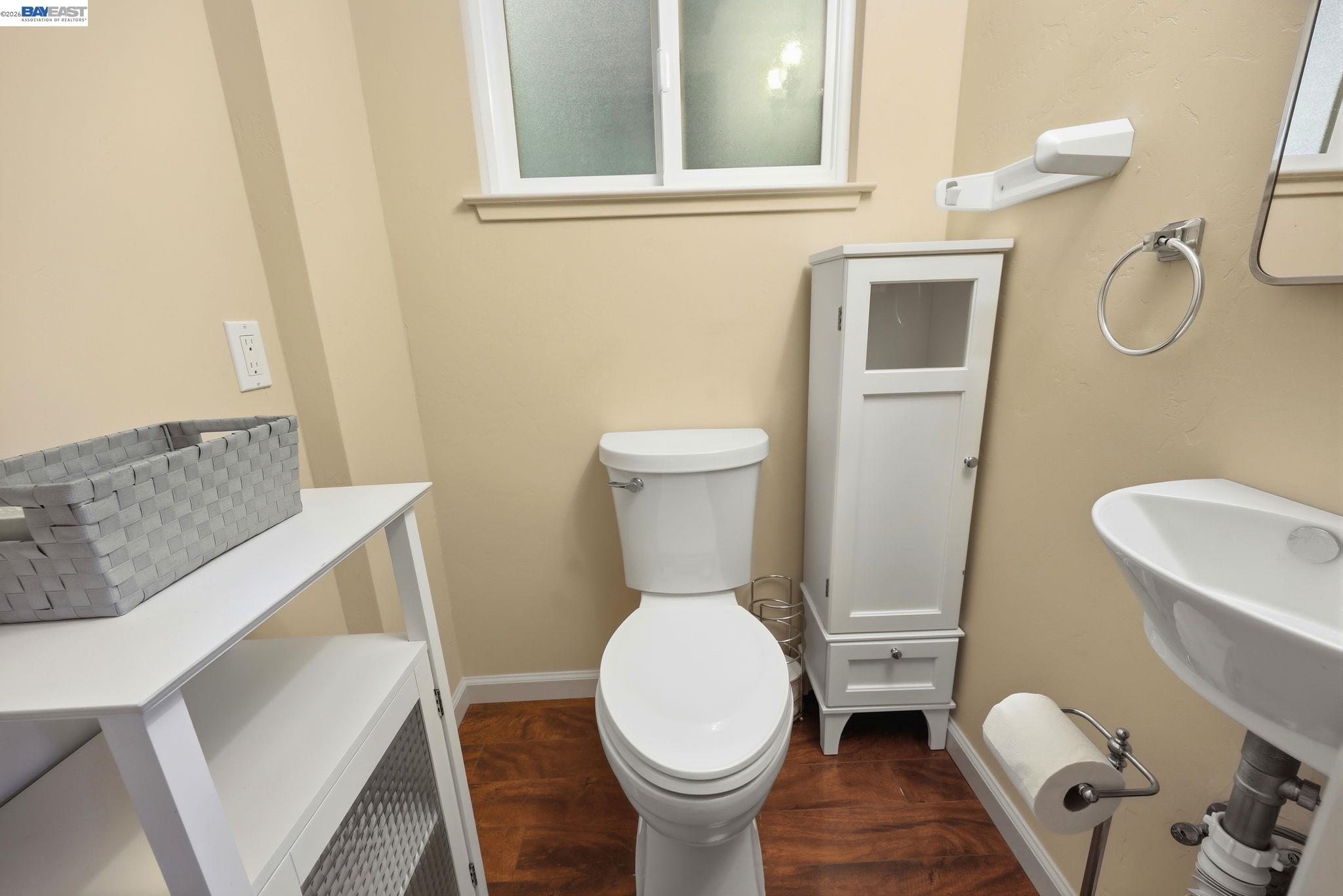 11700 Oak Road Forestville, CA 95436 - Photo 9 of 20 a bathroom with a toilet and a sink