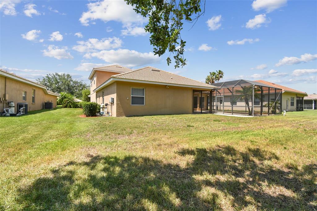 9008 Brookfield Terrace Bradenton, FL 34212 - Photo 46 of 81 a front view of house with yard