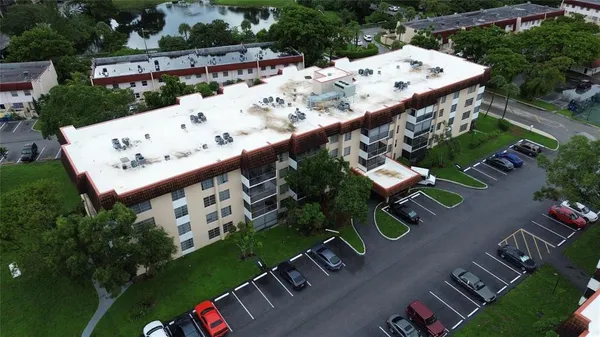 $2,100 | 4152 Inverrary Drive, Unit 202, Lauderhill, FL 33319