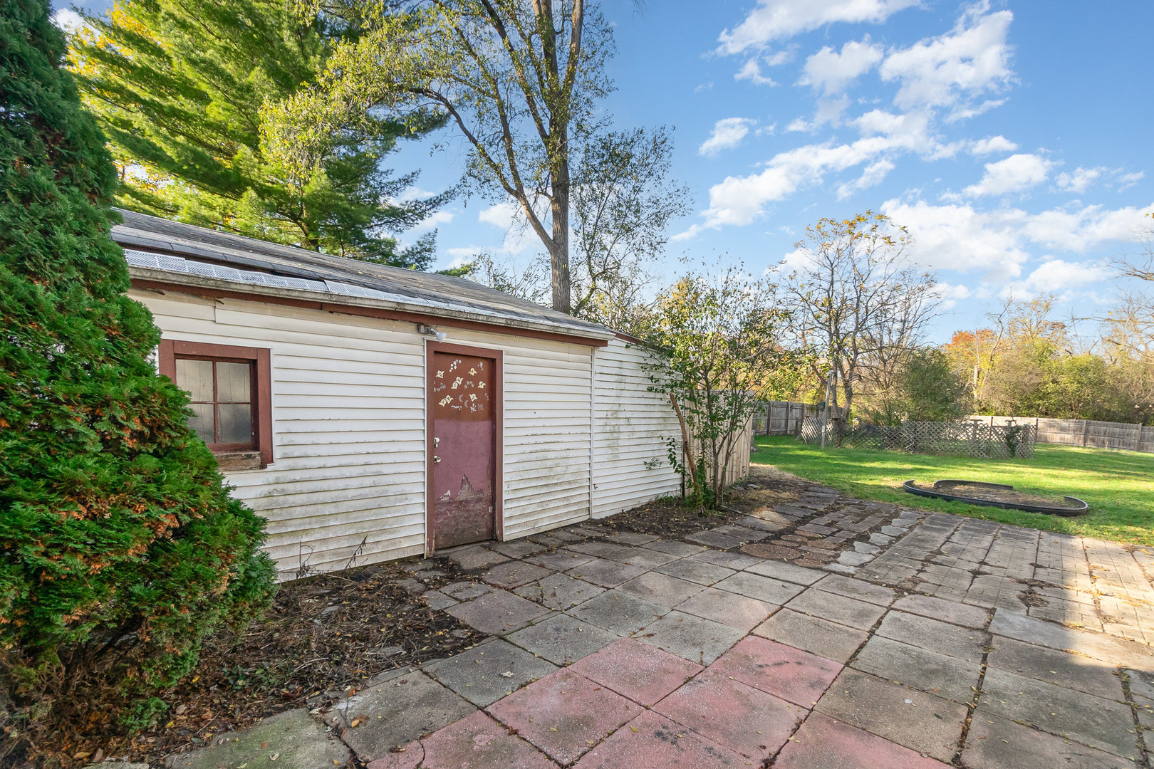 2936 Willow Road Homewood, IL 60430 - Photo 19 of 26 a view of a backyard with large trees