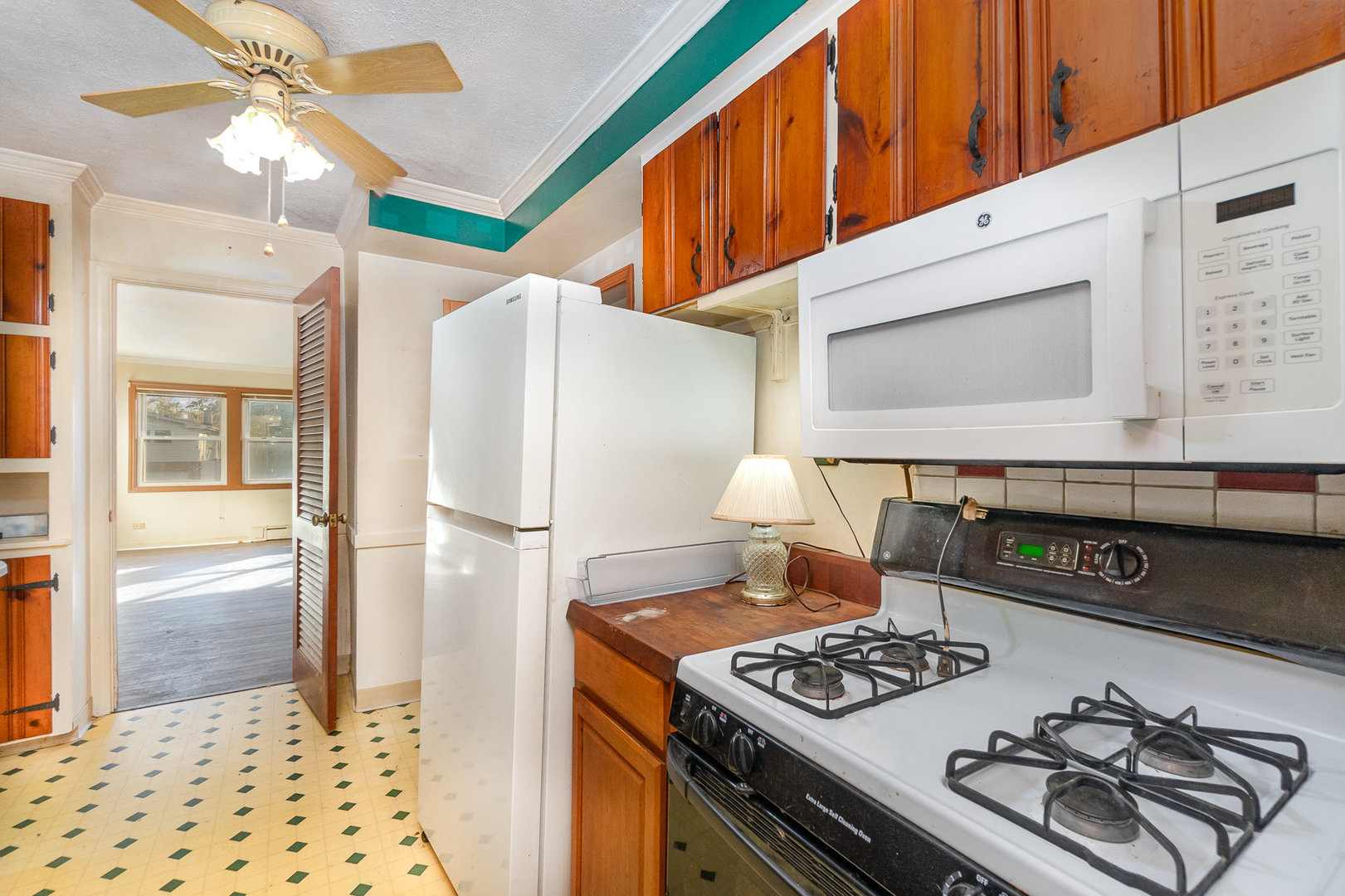 2936 Willow Road Homewood, IL 60430 - Photo 7 of 26 a kitchen with a stove and a refrigerator