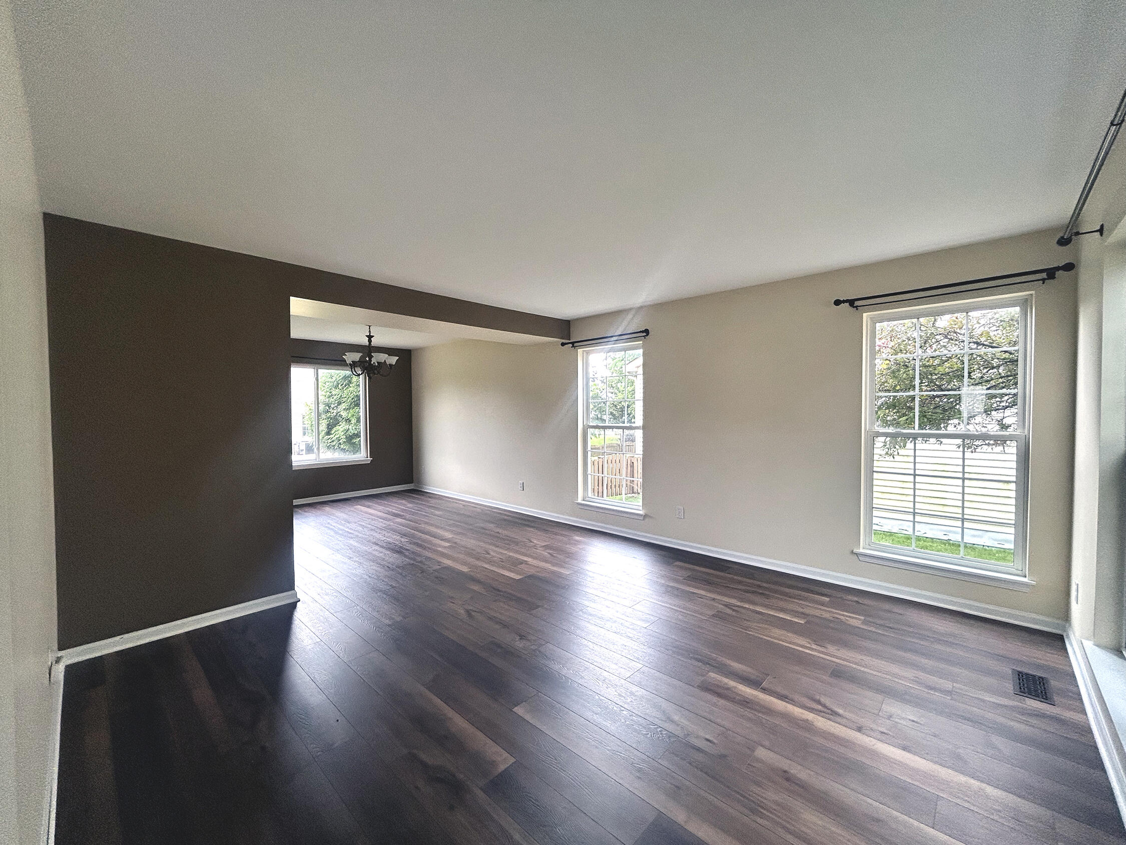 9704 67th Street Kenosha, WI 53142 - Photo 9 of 27 Living Room