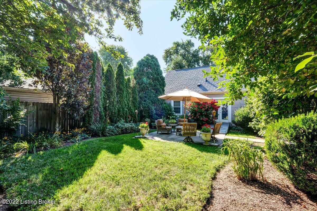 4309 Winchester Road Louisville, KY 40207 - Photo 35 of 39 35-Private yard