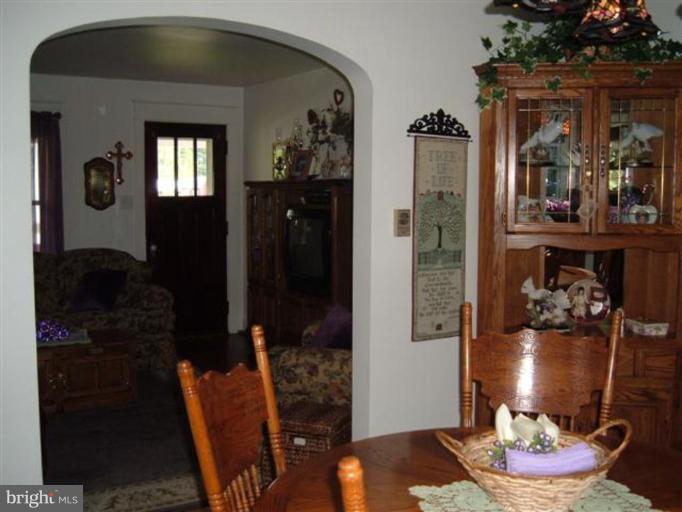 25323 Highfield Road Cascade, MD 21719 - Photo 6 of 14 Living Room/Dining Room