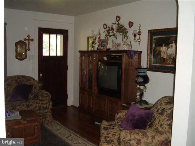 25323 Highfield Road Cascade, MD 21719 - Photo 9 of 14 Living Room #3