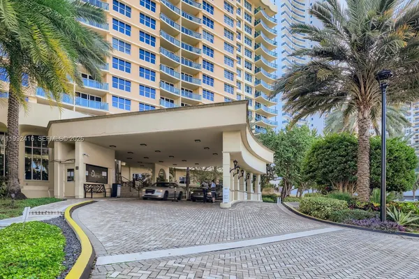 $2,700 | 2501 South Ocean Drive, Unit 316, Hollywood, FL 33019