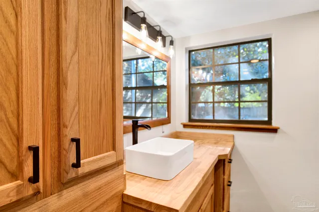 $2,300 | 525 Lakewood Road, Pensacola, FL 32507