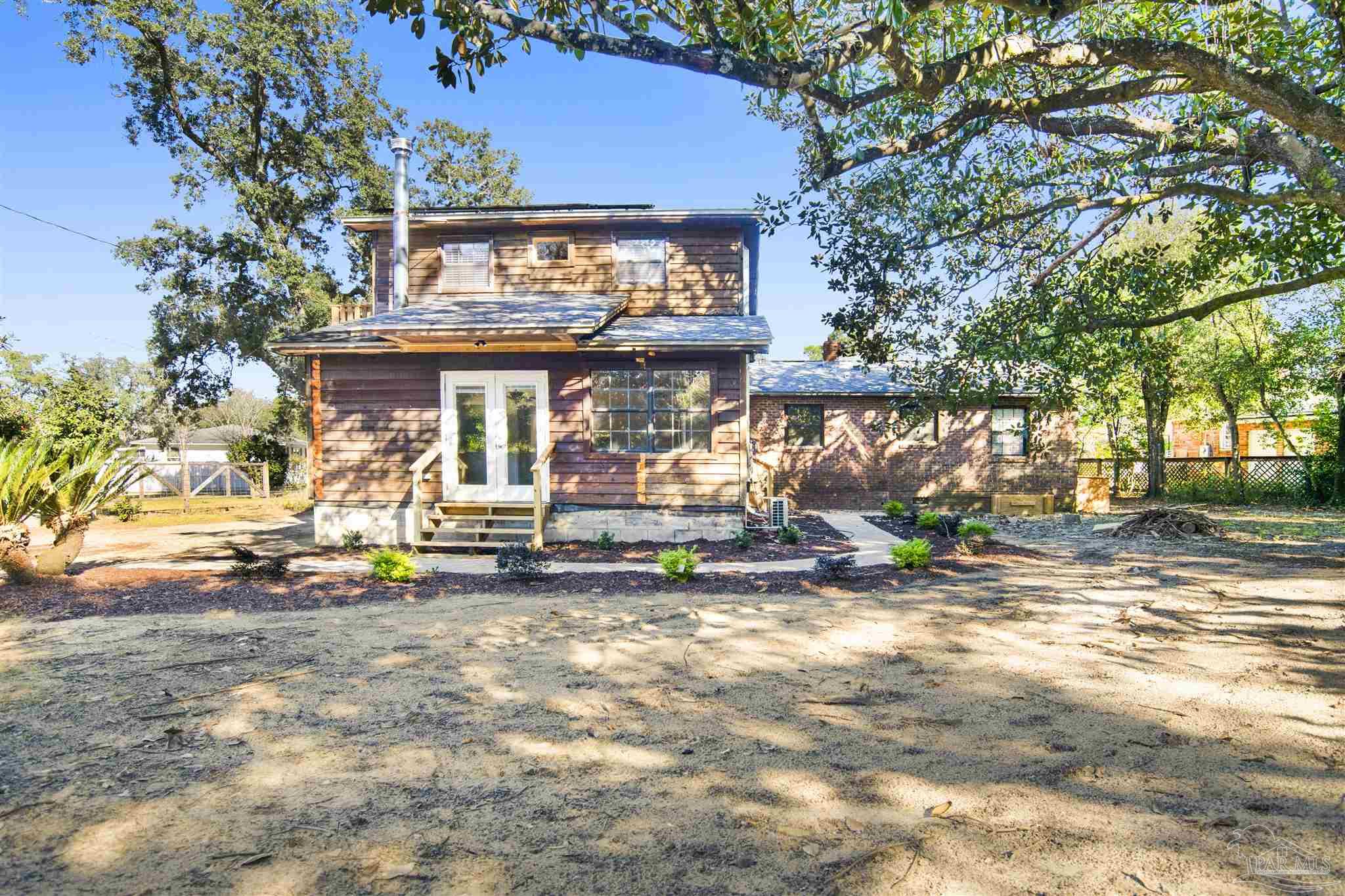 525 Lakewood Road Pensacola, FL 32507 - Photo 2 of 36