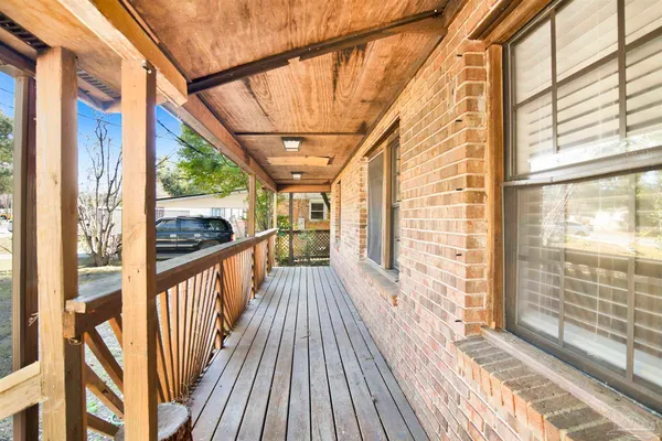 $2,100 | 525 Lakewood Road, Pensacola, FL 32507