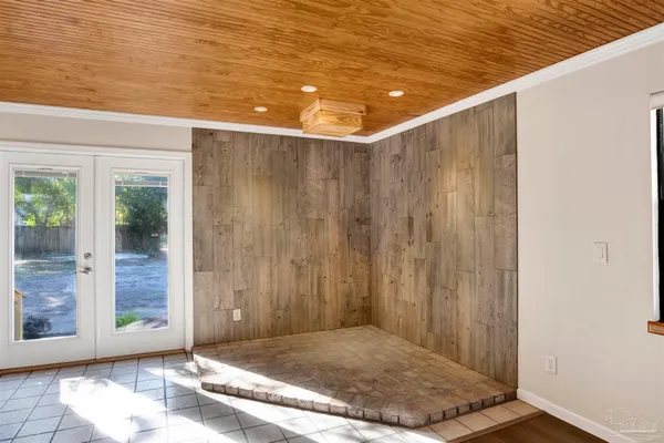 $2,100 | 525 Lakewood Road, Pensacola, FL 32507