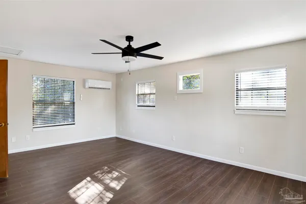 $2,100 | 525 Lakewood Road, Pensacola, FL 32507