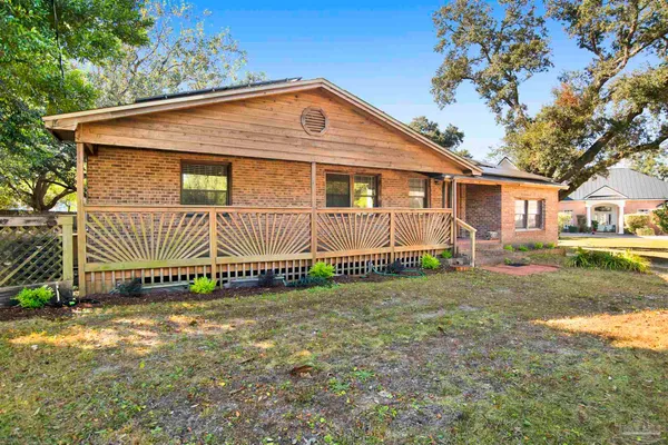 $2,100 | 525 Lakewood Road, Pensacola, FL 32507