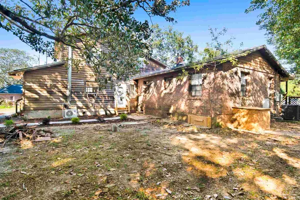 $2,100 | 525 Lakewood Road, Pensacola, FL 32507