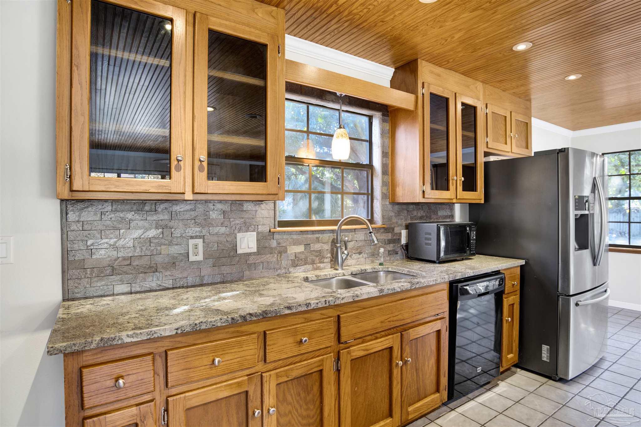 525 Lakewood Road Pensacola, FL 32507 - Photo 5 of 36