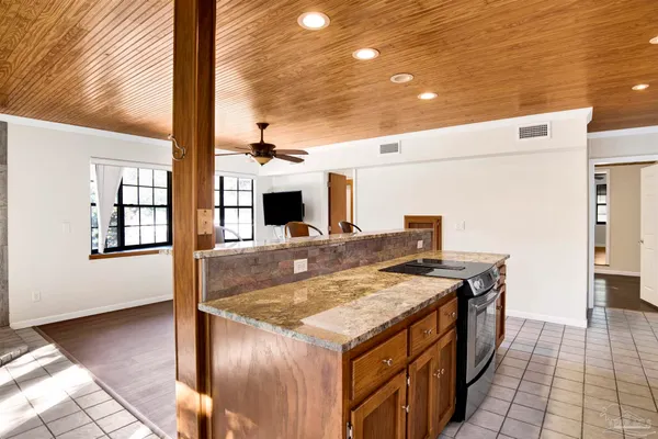 $2,100 | 525 Lakewood Road, Pensacola, FL 32507