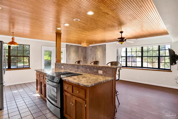 $2,100 | 525 Lakewood Road, Pensacola, FL 32507