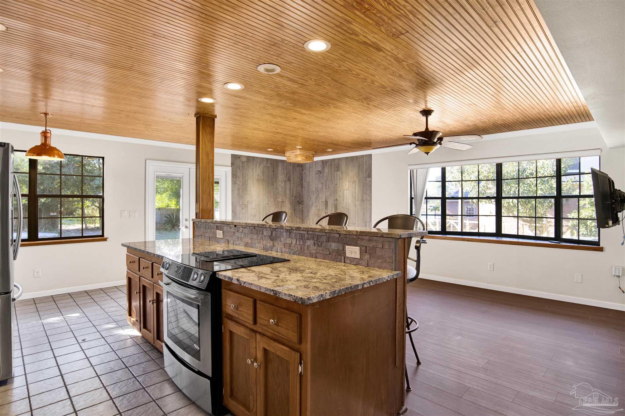 525 Lakewood Road Pensacola, FL 32507 - Photo 7 of 36