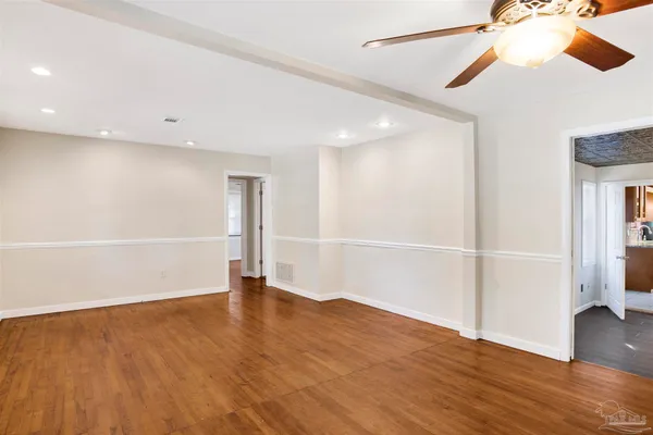 $2,100 | 525 Lakewood Road, Pensacola, FL 32507