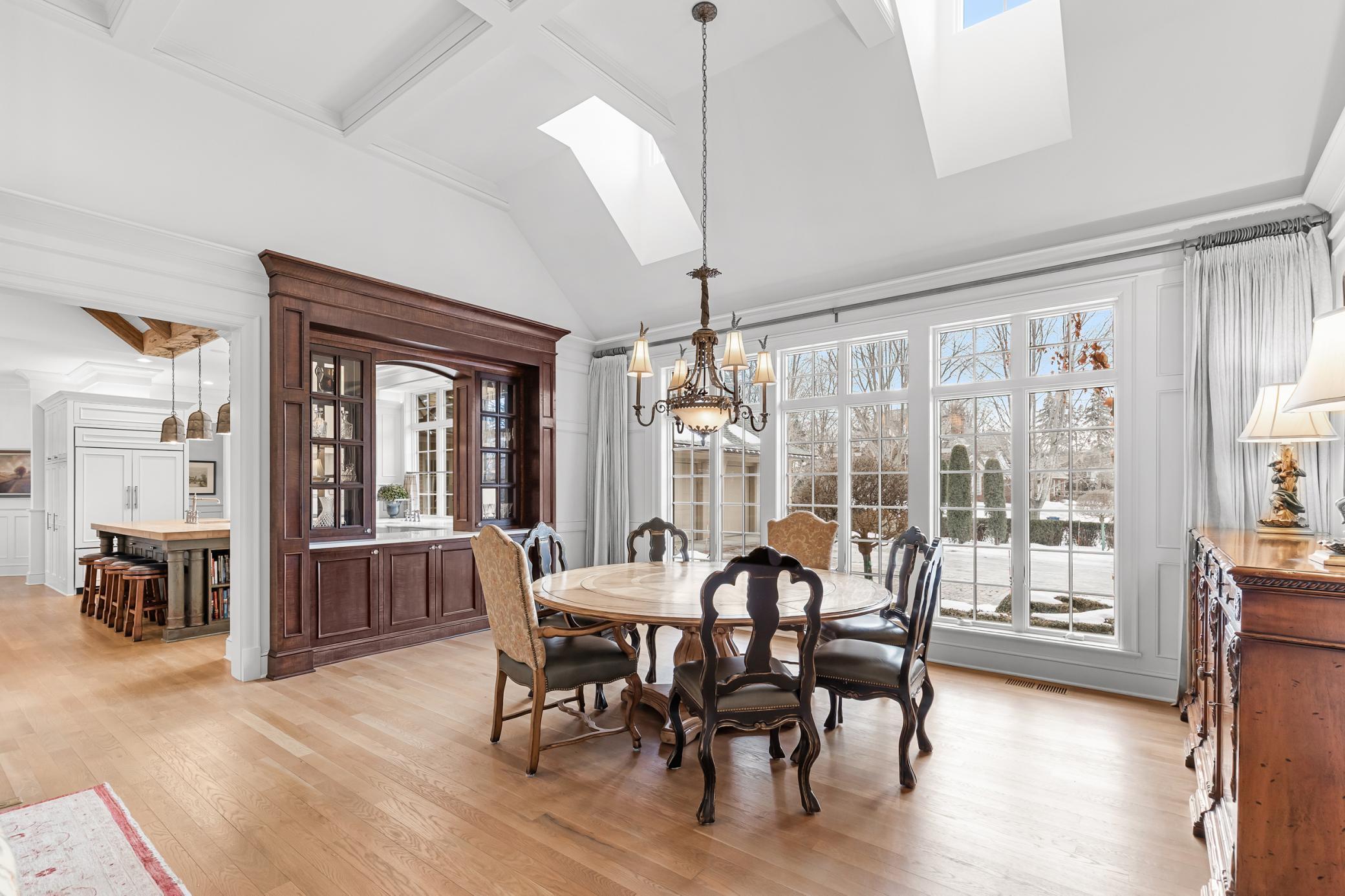 325 Highcroft Lane Wayzata, MN 55391 - Photo 14 of 45