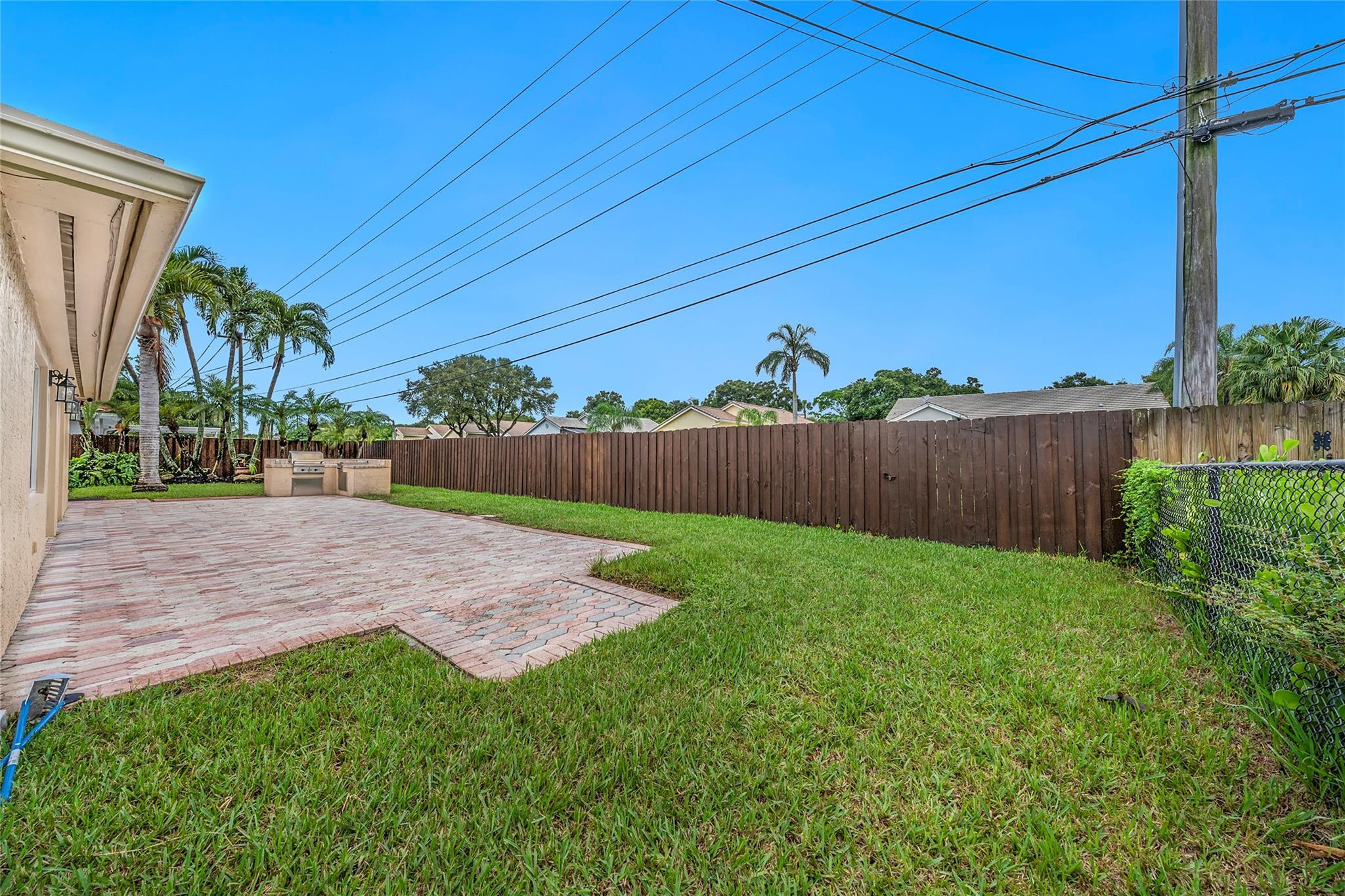 2061 North Conference Drive Boca Raton, FL 33486 - Photo 5 of 27 a view of a backyard