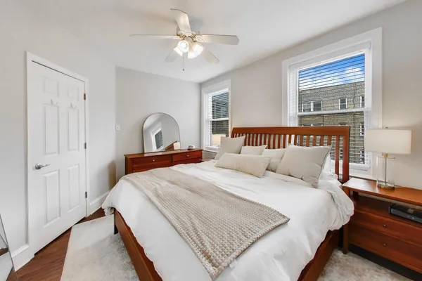 $325,000 | 640 West Waveland Avenue, Unit 2F, Chicago, IL 60613