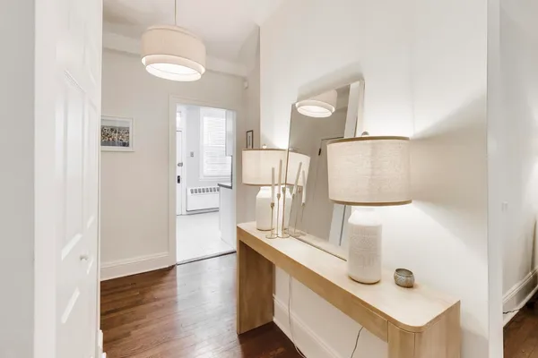 $325,000 | 640 West Waveland Avenue, Unit 2F, Chicago, IL 60613