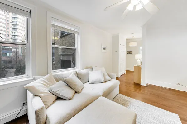 $325,000 | 640 West Waveland Avenue, Unit 2F, Chicago, IL 60613