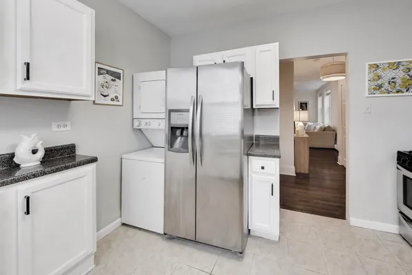 $325,000 | 640 West Waveland Avenue, Unit 2F, Chicago, IL 60613