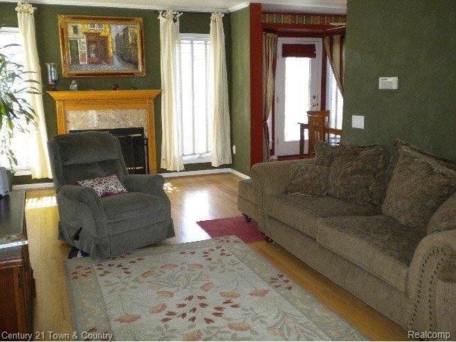1066 Pointe Pl Court Rochester, MI 48307 - Photo 12 of 25 Great Room