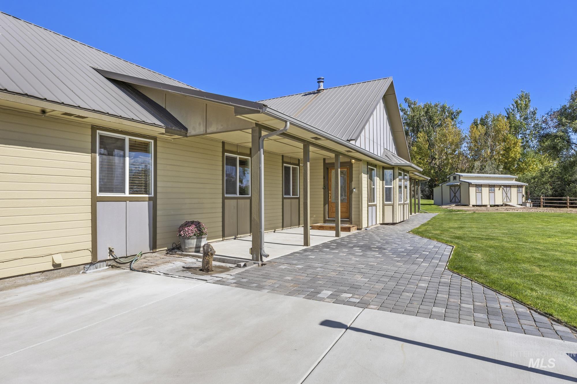 7978 Base Line Road Melba, ID 83641 - Photo 2 of 34