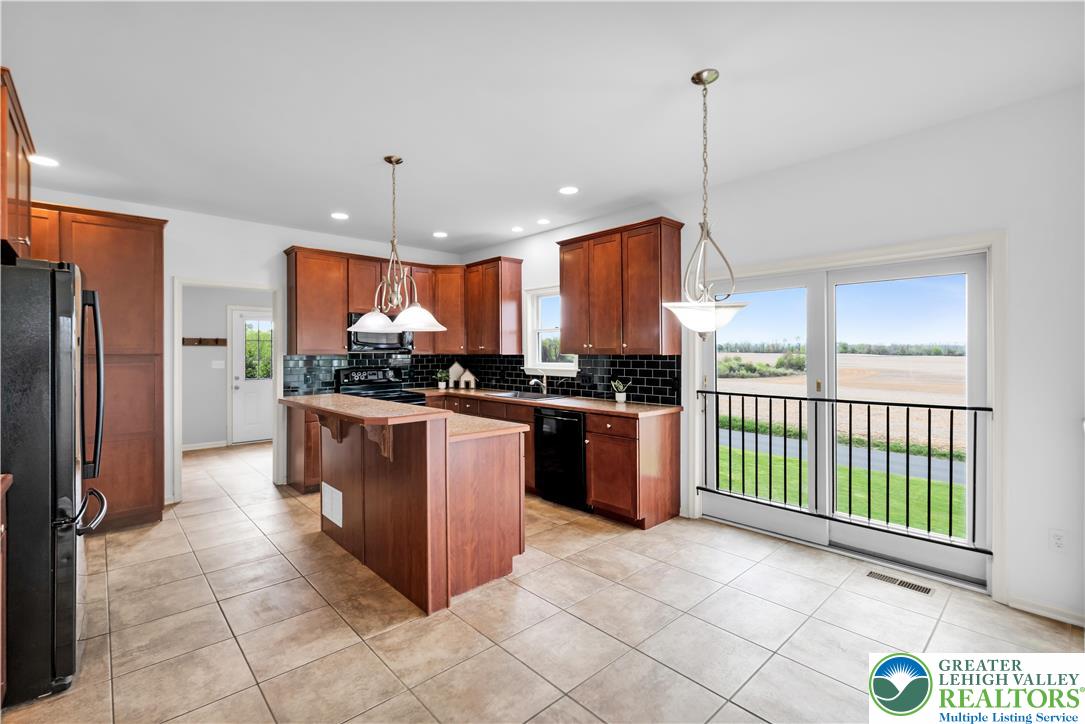 2575 Huckleberry Road Allentown, PA 18104 - Photo 13 of 57