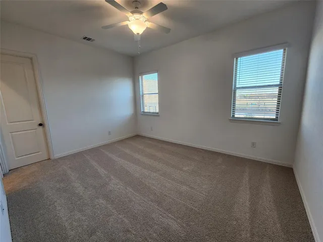 a en suite bathroom with a double vanity sink and mirror