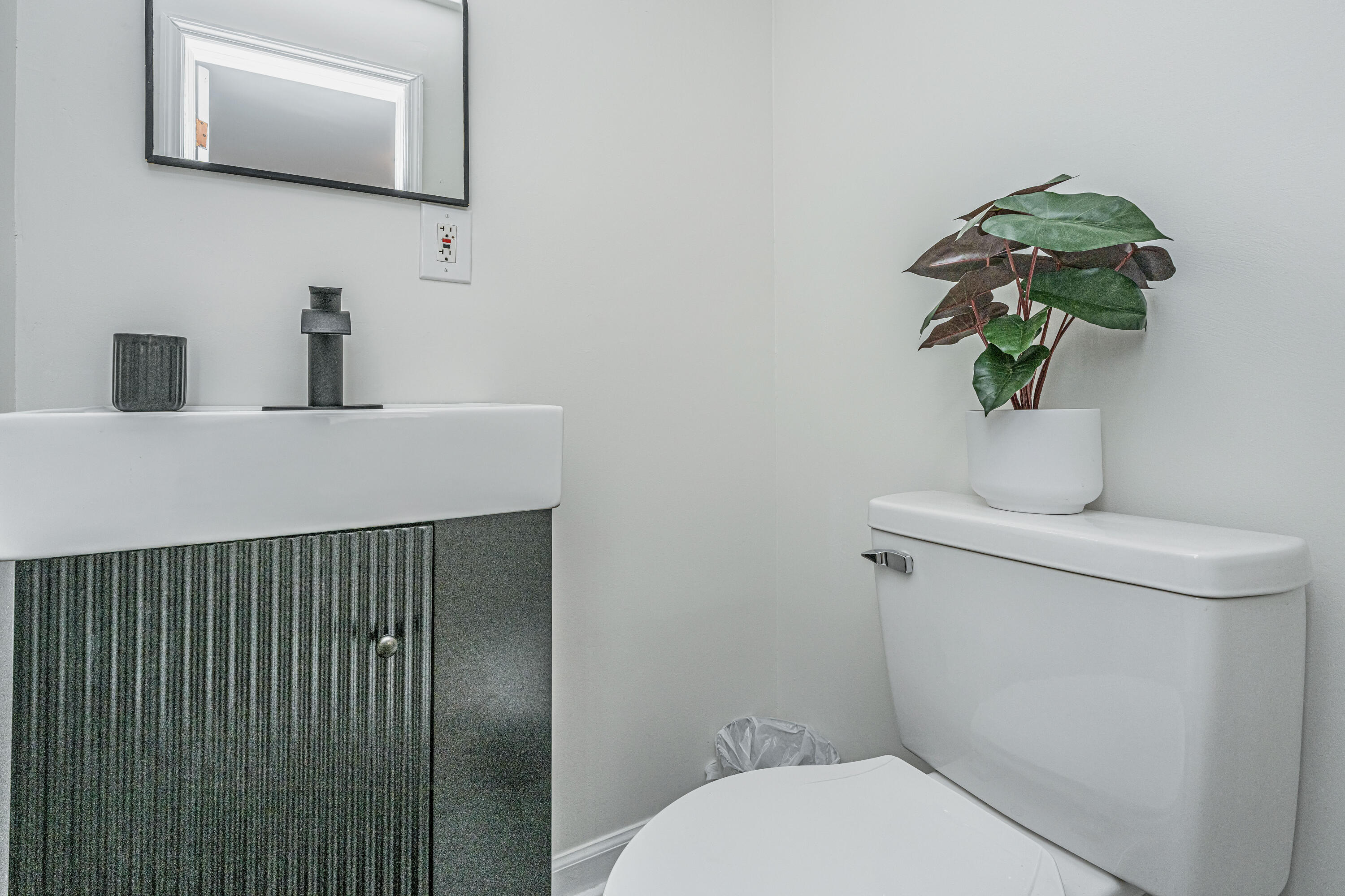 1010 Holcombe Road Hanahan, SC 29410 - Photo 15 of 26 1010HolcombeRd030