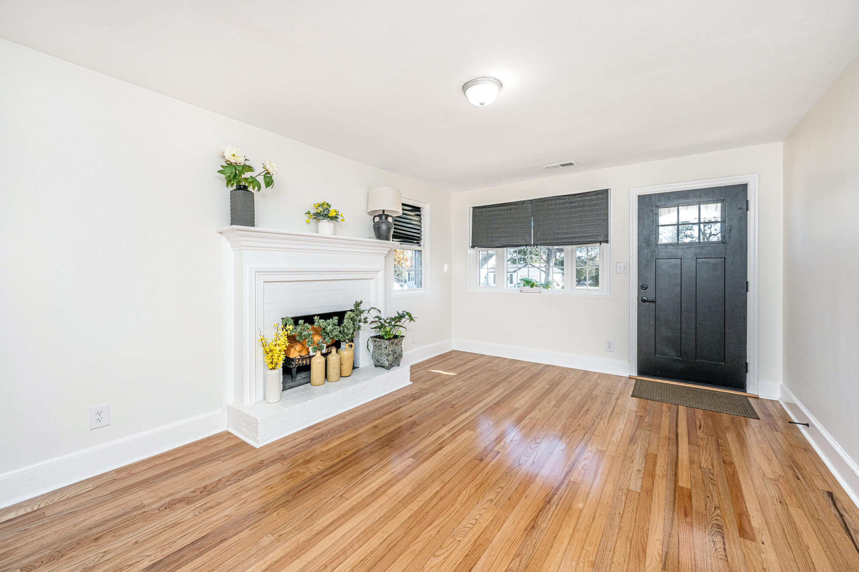 1010 Holcombe Road Hanahan, SC 29410 - Photo 2 of 26 1010HolcombeRd010