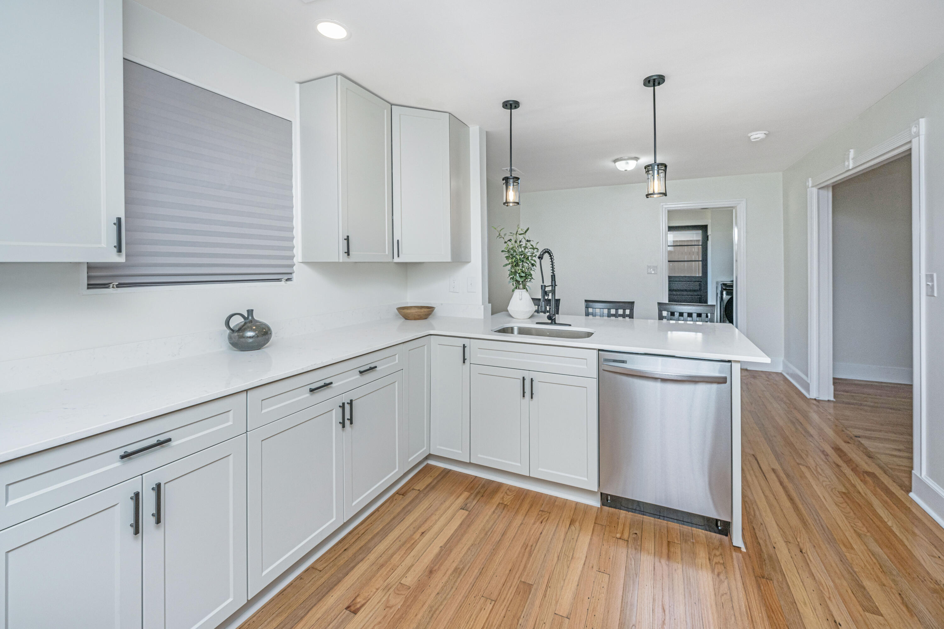 1010 Holcombe Road Hanahan, SC 29410 - Photo 6 of 26 1010HolcombeRd016